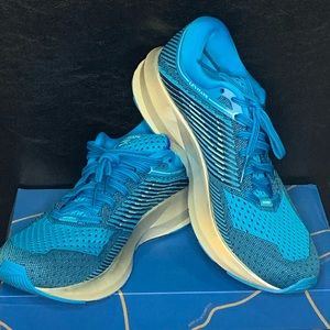 NEVER WORN/BRAND NEW BROOKS